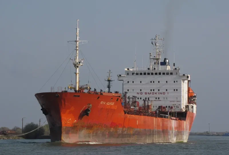ROYAL AQUARIUS Tanker IMO 8517102 photo 8
