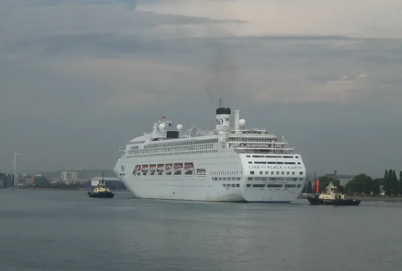 KARNIKA Passenger Ship IMO 8521220 photo 3