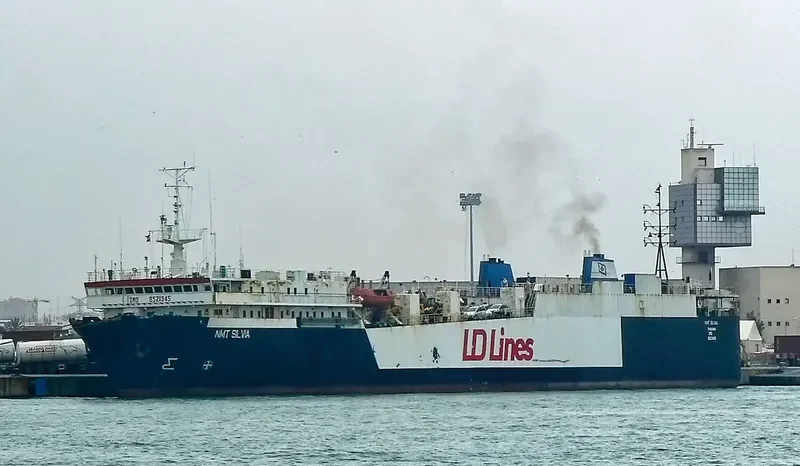 WINCO SILVIA Ro-Ro IMO 8521945 photo 2