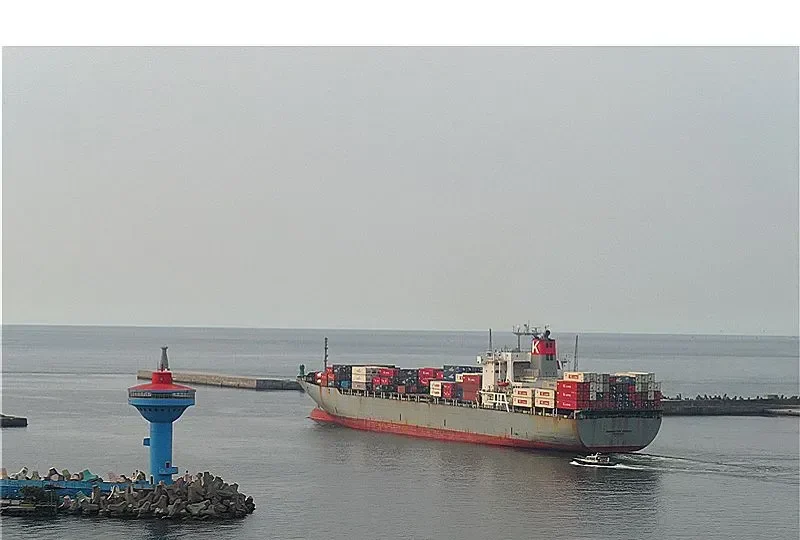 MANHATTAN BRIDGE Container Ship IMO 8604292 photo 7