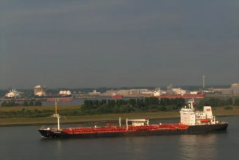 THERESA PELINTUNG Tanker IMO 8618231 photo 9