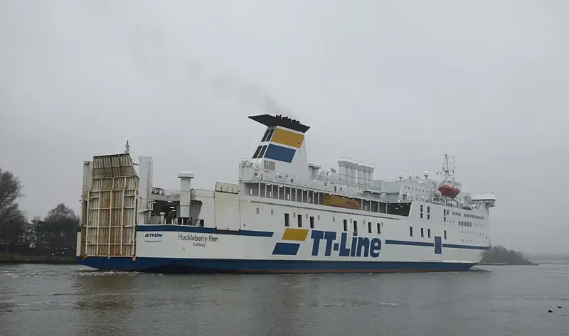 HUCKLEBERRY FINN Ro-Ro IMO 8618358 photo 2