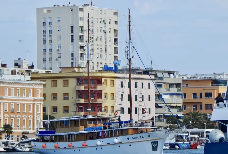 MACEK Passenger Ship IMO 8657299 photo 8