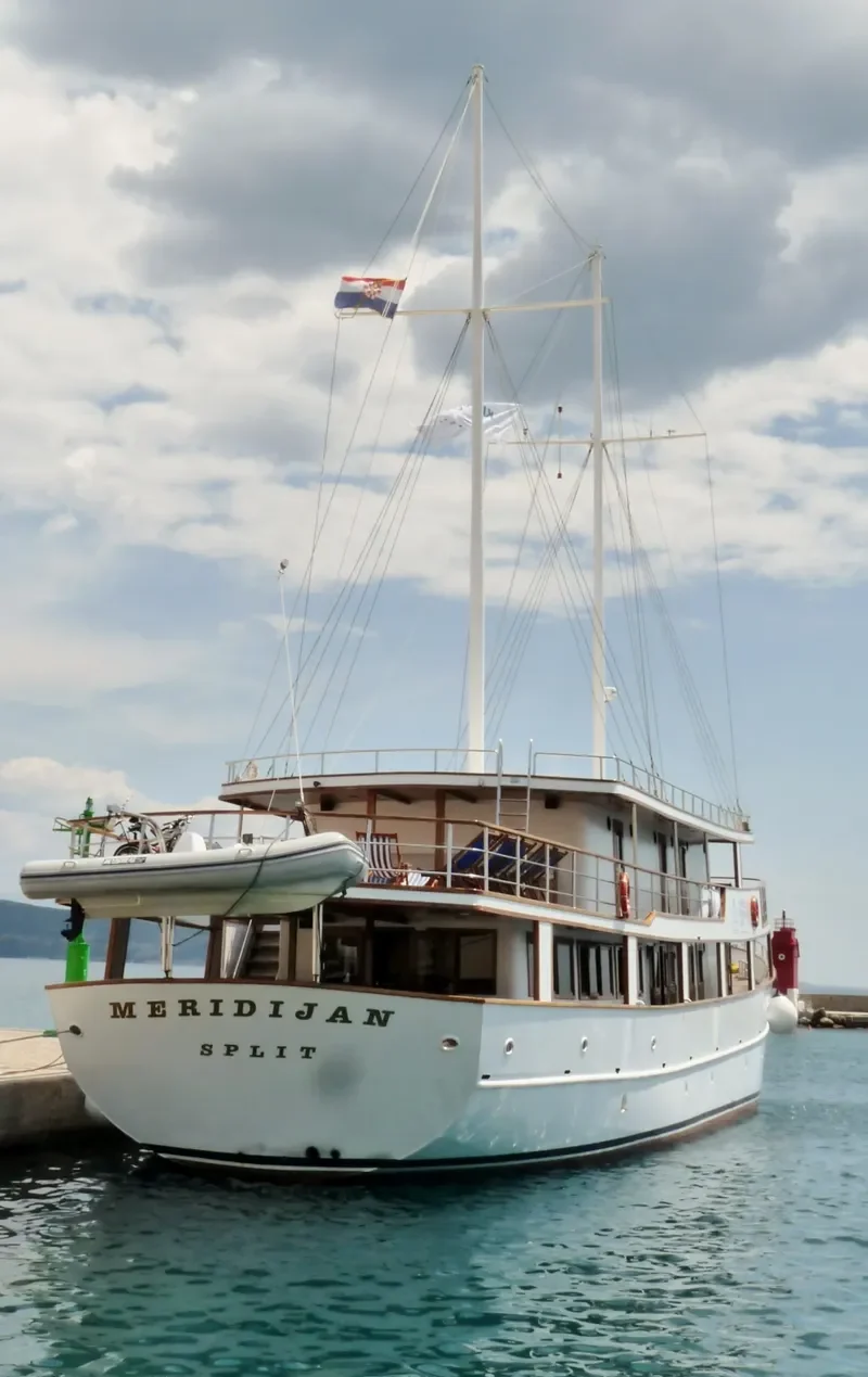 MERIDIJAN Passenger Ship IMO 8657316 photo 2