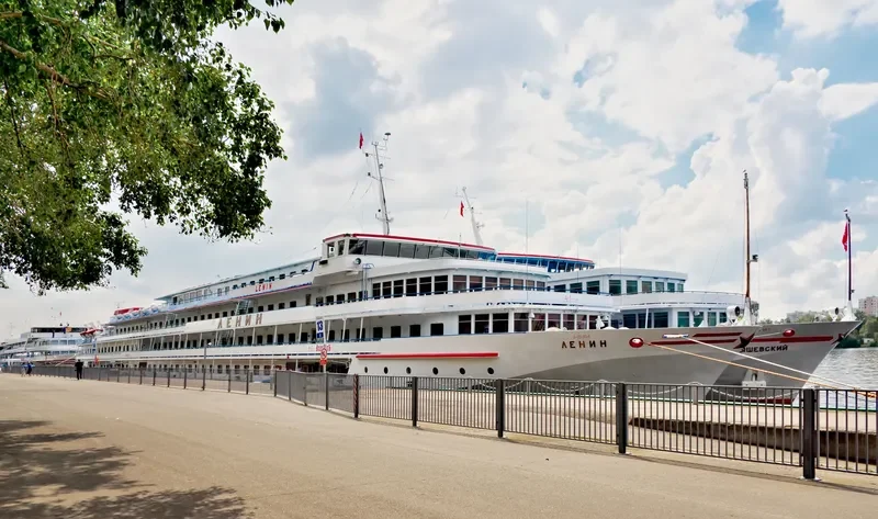 LENIN Passenger Ship IMO 8707678 photo 3