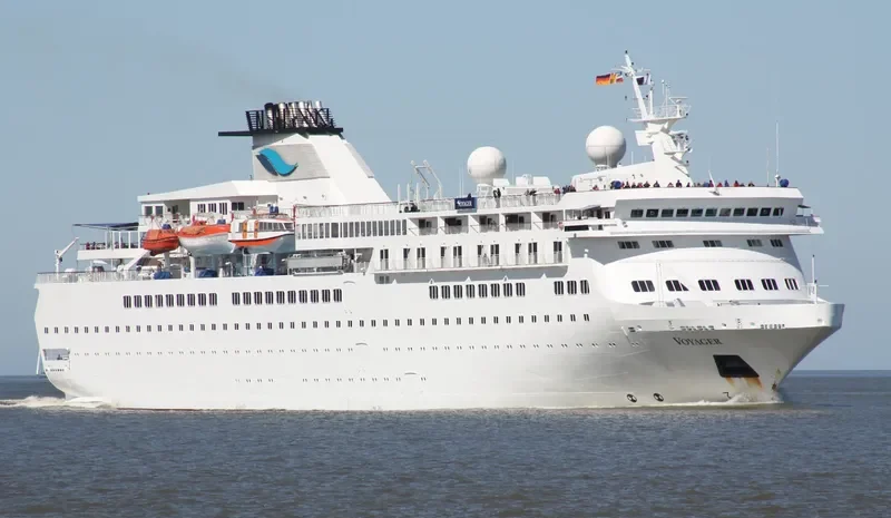 VIDANTA ELEGANT Passenger Ship IMO 8709573 photo 3