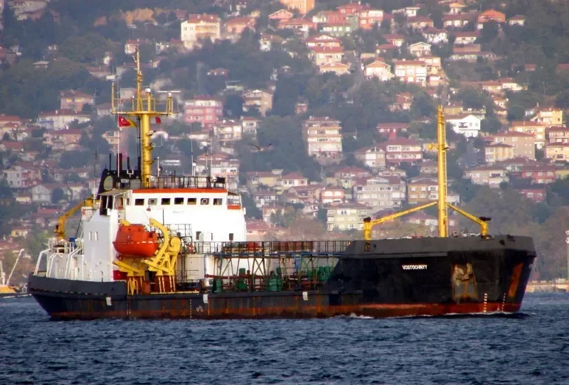 VOSTOCHNYY Tanker IMO 8711772 photo 6