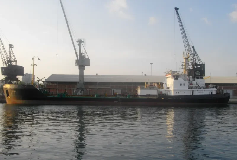 VOSTOCHNYY Tanker IMO 8711772 photo 7