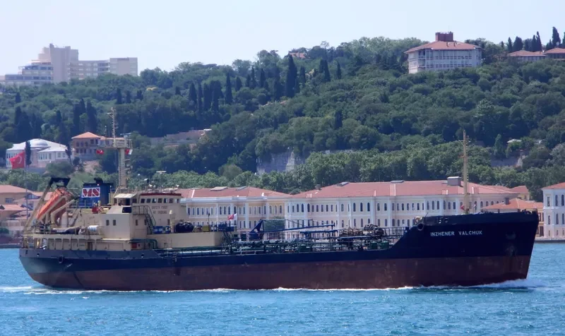 INZHENER VALCHUK Tanker IMO 8711825 photo 7