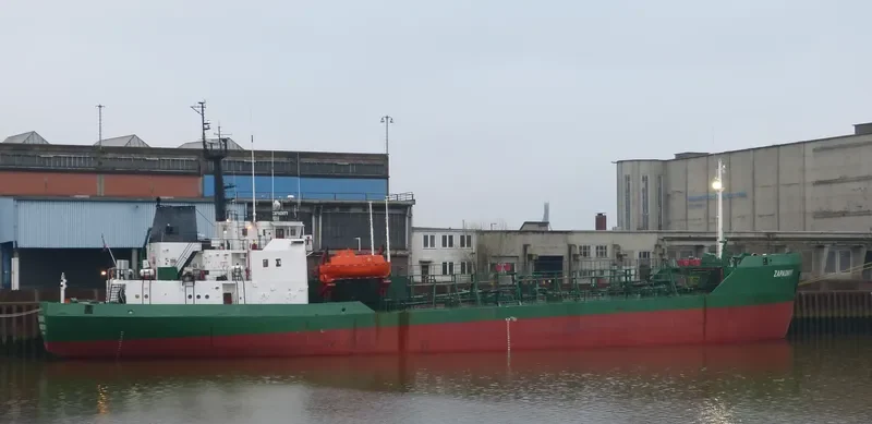 ZAPADNYY Tanker IMO 8711837 photo 4