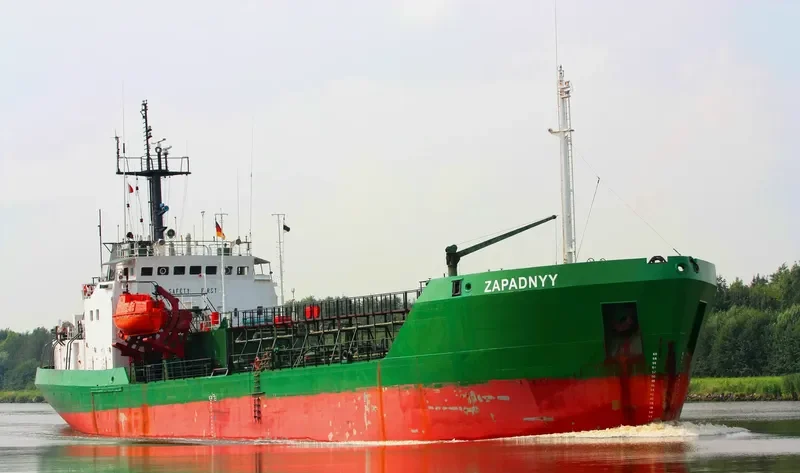 ZAPADNYY Tanker IMO 8711837 photo 7