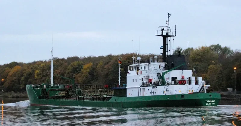 ZAPADNYY Tanker IMO 8711837 photo 8