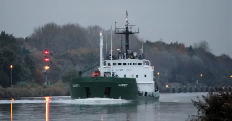 ZAPADNYY Tanker IMO 8711837 photo 9