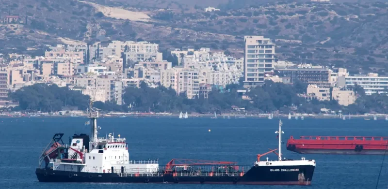ISLAND CHALLENGER Tanker IMO 8711863 photo 2