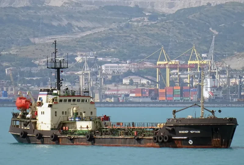 INZHENER CHERTKOV Tanker IMO 8711942 photo 2