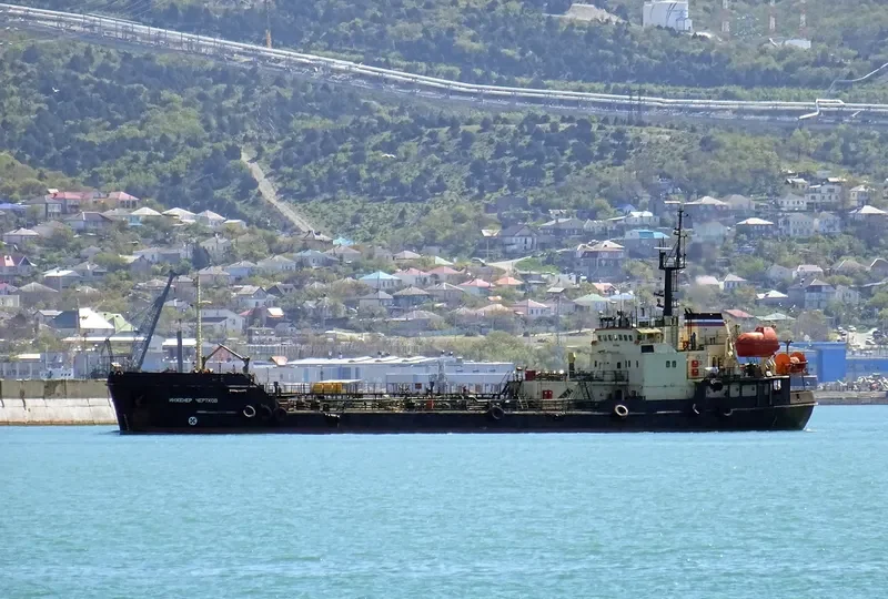 INZHENER CHERTKOV Tanker IMO 8711942 photo 4