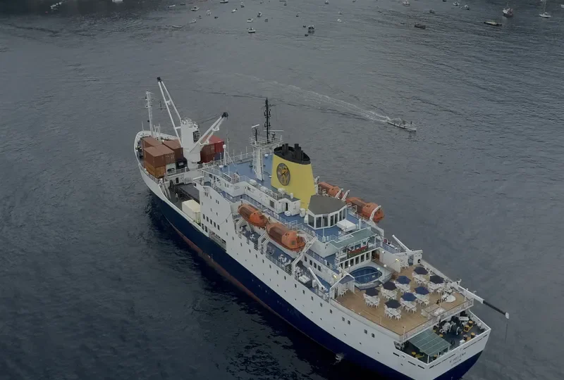 ST HELENA Passenger Ship IMO 8716306 photo 2