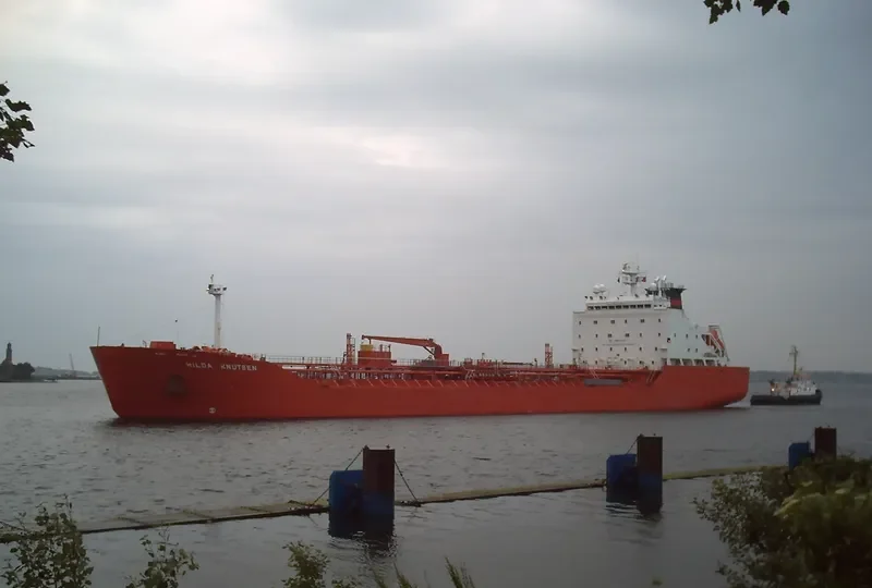 ADVENTURER Tanker IMO 8716863 photo 9