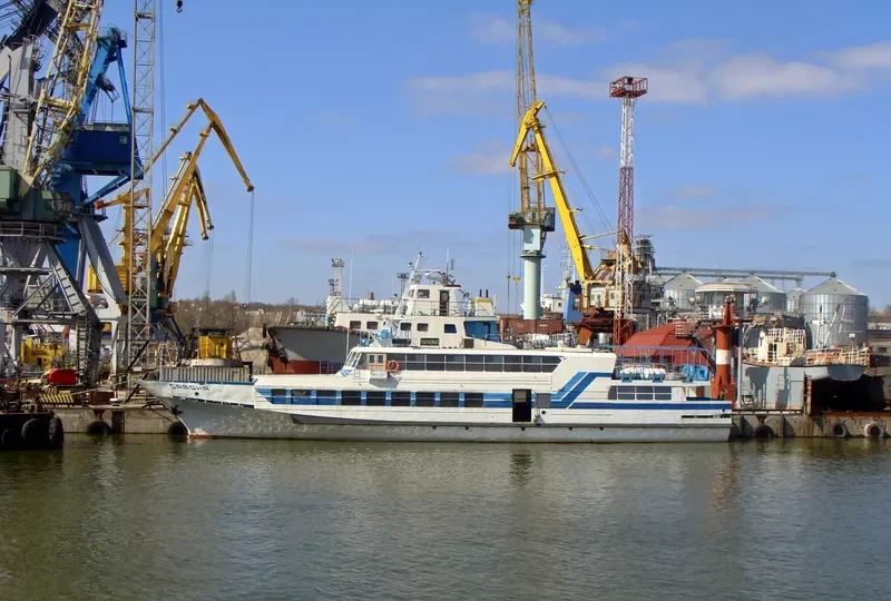 SAVONA Passenger Ship IMO 8730326 photo 2