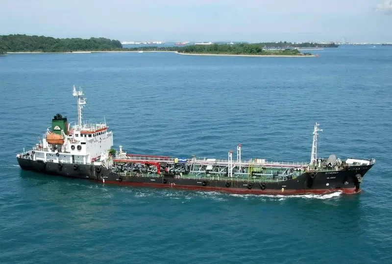 SYNERGY Tanker IMO 8801515 photo 2