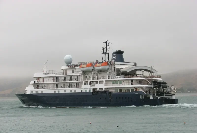CALEDONIAN SKY Passenger Ship IMO 8802870