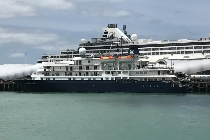 CALEDONIAN SKY Passenger Ship IMO 8802870 photo 3