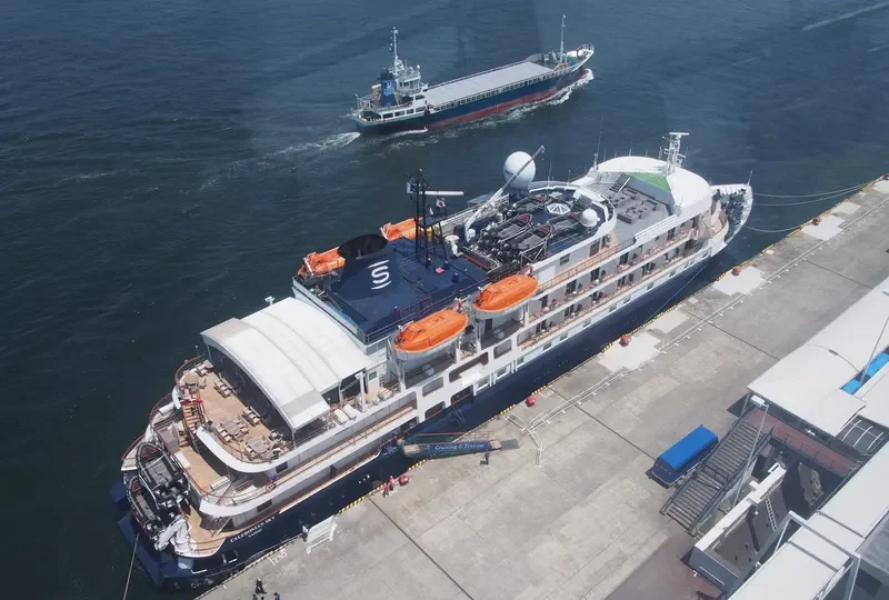 CALEDONIAN SKY Passenger Ship IMO 8802870 photo 4
