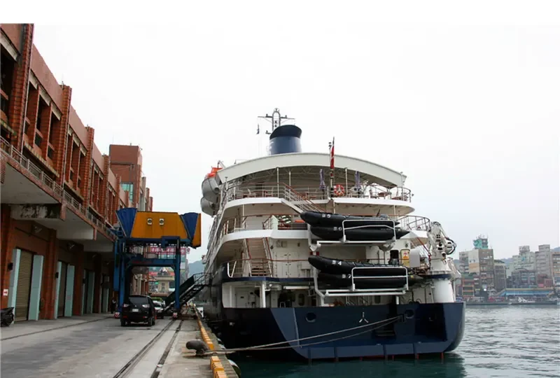 CALEDONIAN SKY Passenger Ship IMO 8802870 photo 7
