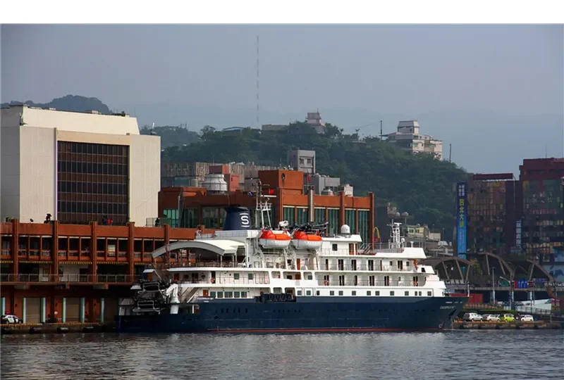 CALEDONIAN SKY Passenger Ship IMO 8802870 photo 8