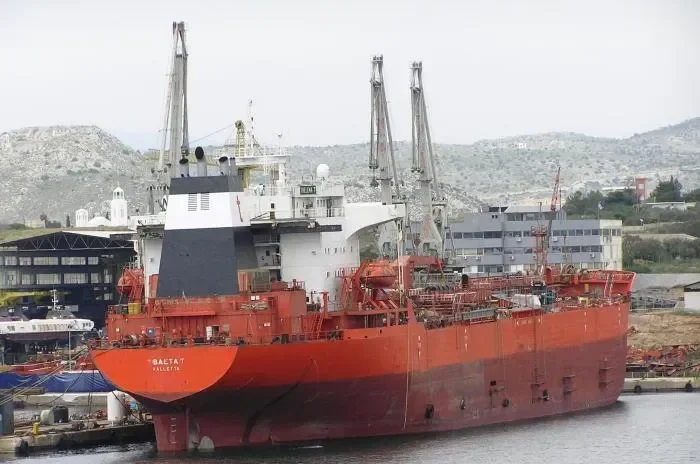 REMI Tanker IMO 8805470 photo 6