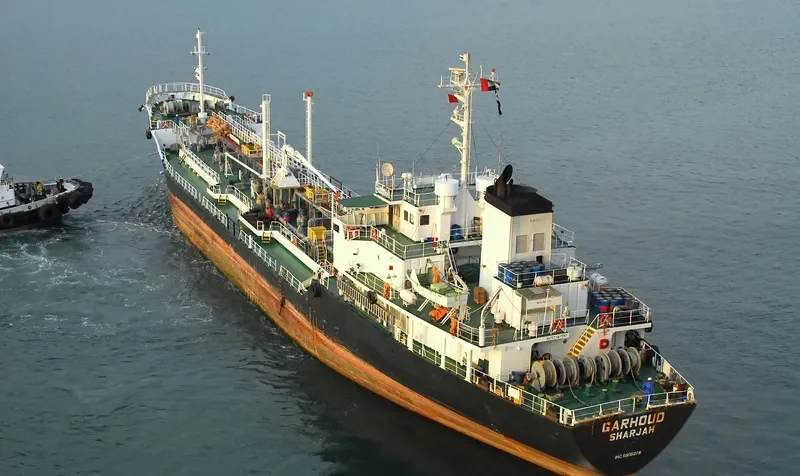 HONOR LUCK Tanker IMO 8806278 photo 2