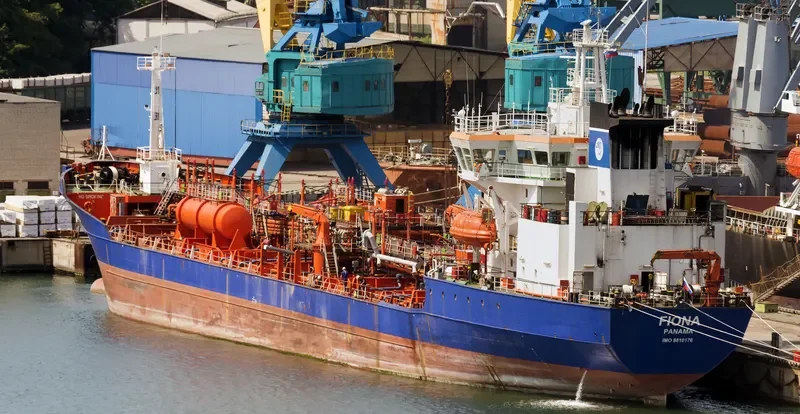AMUR Tanker IMO 8810176 photo 2