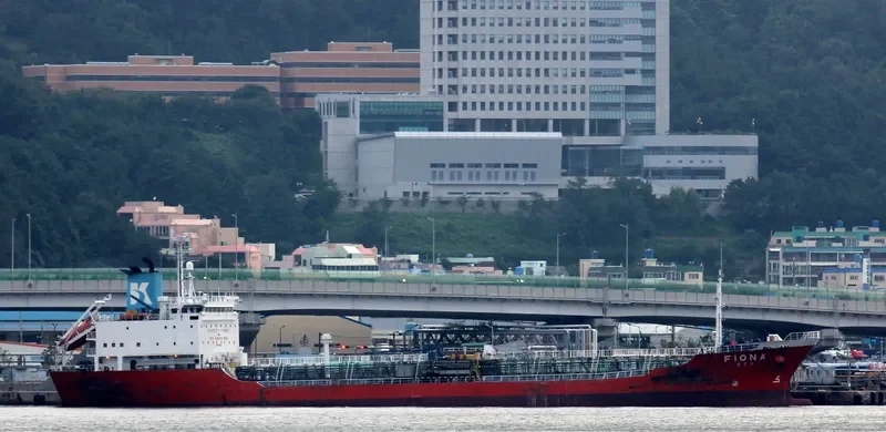 AMUR Tanker IMO 8810176 photo 3