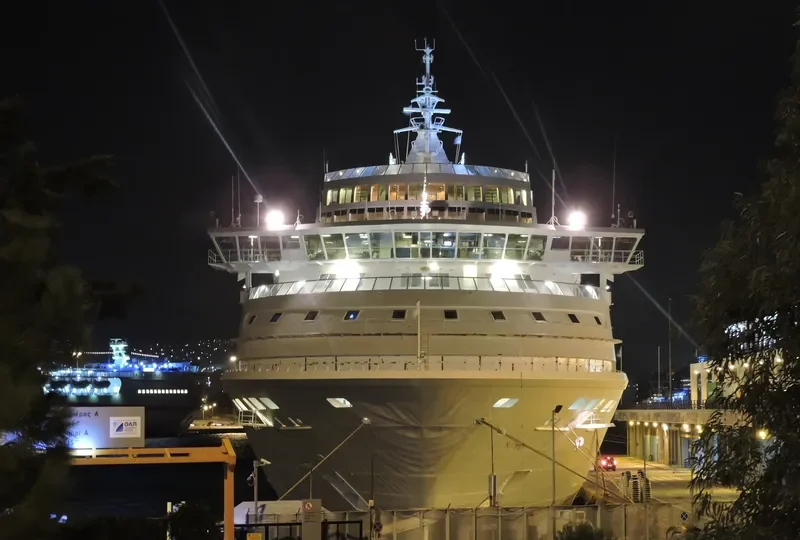 CROWN IRIS Passenger Ship IMO 8814744