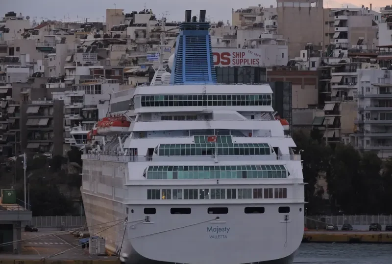 CROWN IRIS Passenger Ship IMO 8814744 photo 3