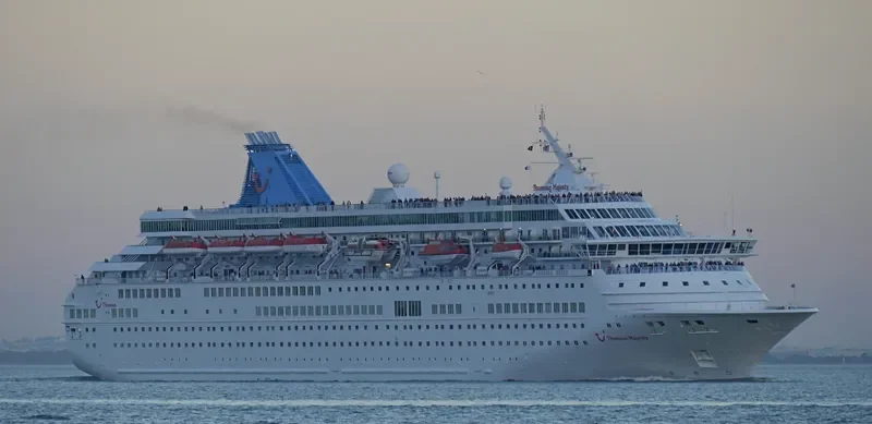 CROWN IRIS Passenger Ship IMO 8814744 photo 6