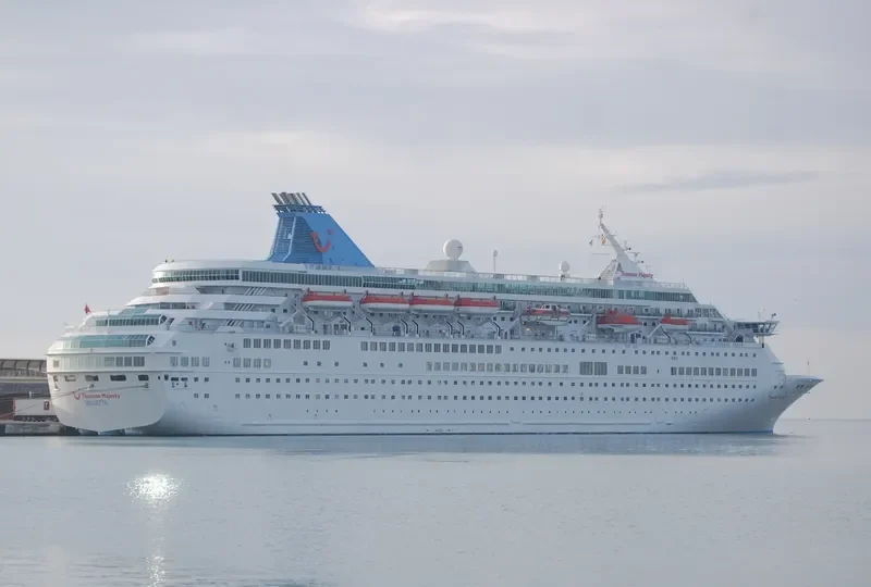 CROWN IRIS Passenger Ship IMO 8814744 photo 7