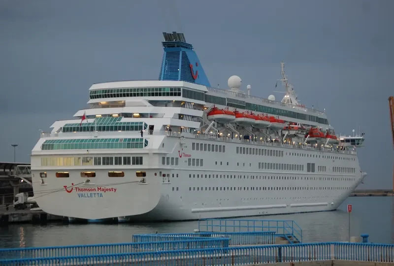 CROWN IRIS Passenger Ship IMO 8814744 photo 9