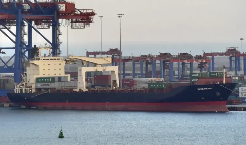 DRAGON Container Ship IMO 8820212 photo 2