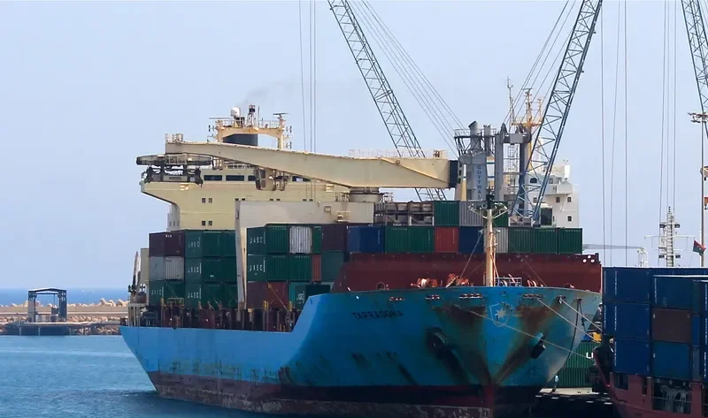 DRAGON Container Ship IMO 8820212 photo 4