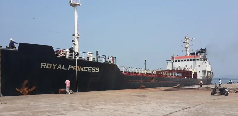 ROYAL PRINCESS Tanker IMO 8863484 photo 2