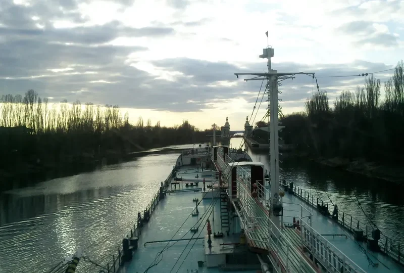 NAVIGER 1 Tanker IMO 8867143 photo 3