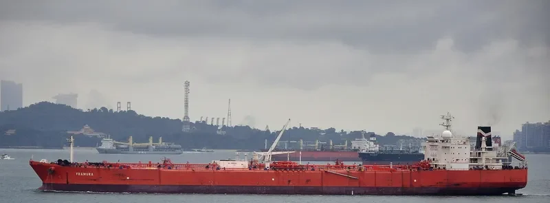 AMURA Tanker IMO 8900397 photo 8