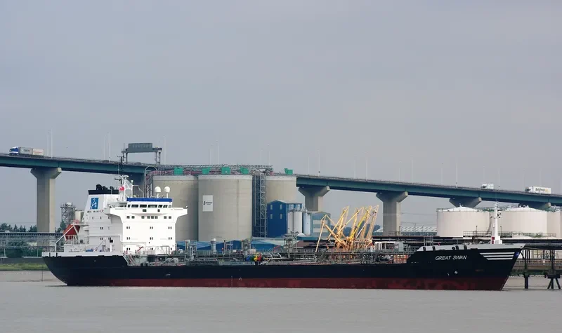 ZALIV KRESTA Tanker IMO 8912508 photo 2