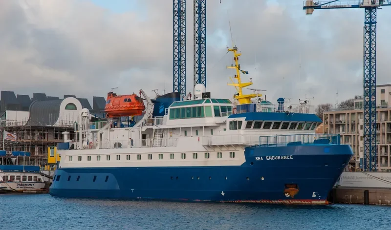 QUEST Passenger Ship IMO 8913904