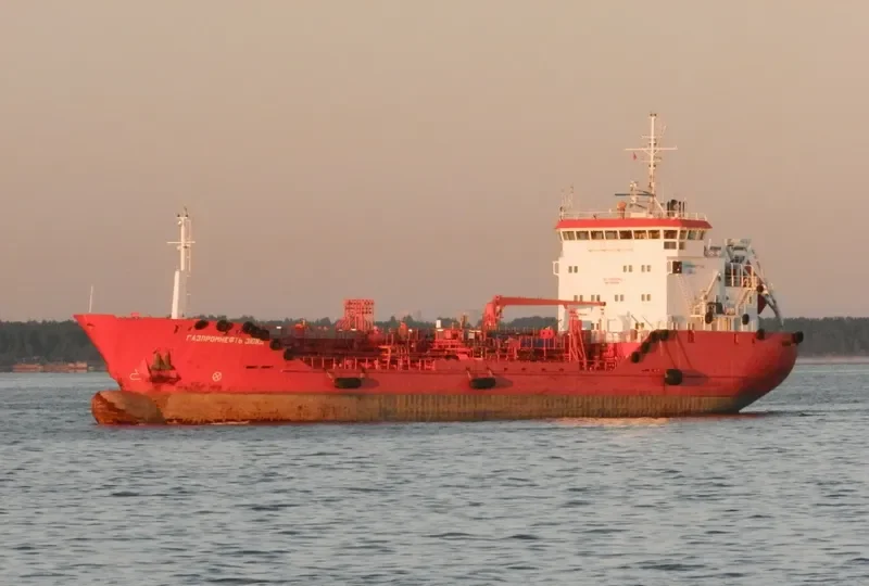 GAZPROMNEFT ZUID Tanker IMO 8915548 photo 7