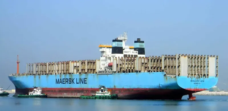 CASHEL Container Ship IMO 8915665 photo 4