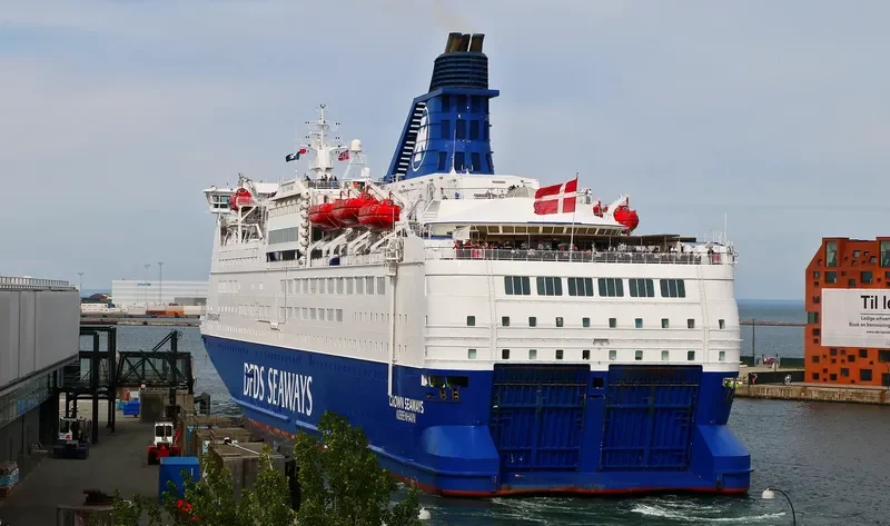 CROWN SEAWAYS Ro-Ro IMO 8917613