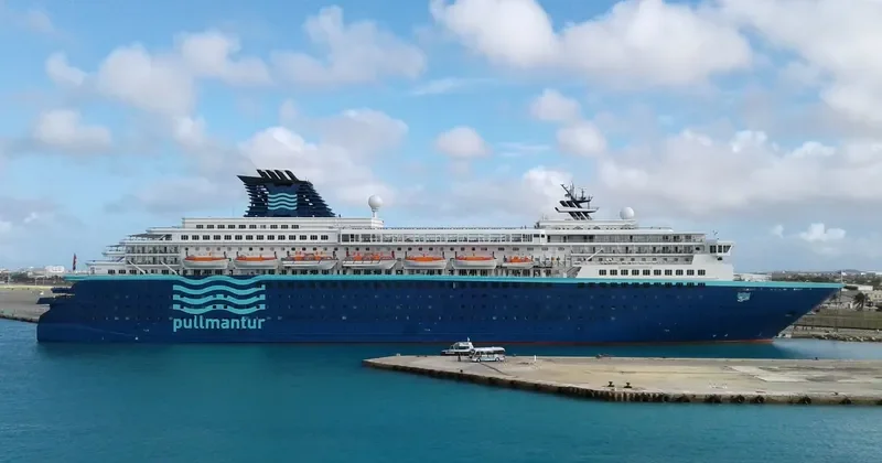 THE ZENITH Passenger Ship IMO 8918136