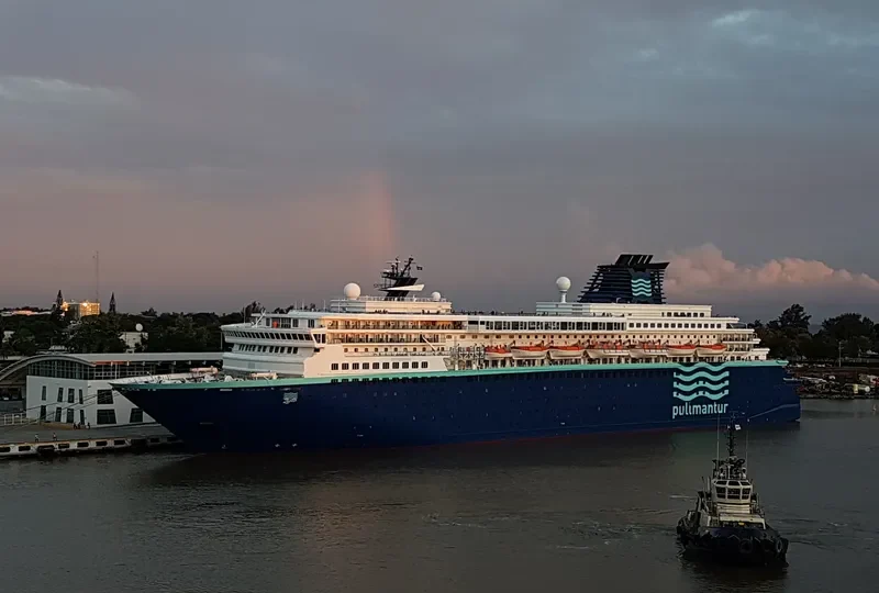 THE ZENITH Passenger Ship IMO 8918136 photo 4